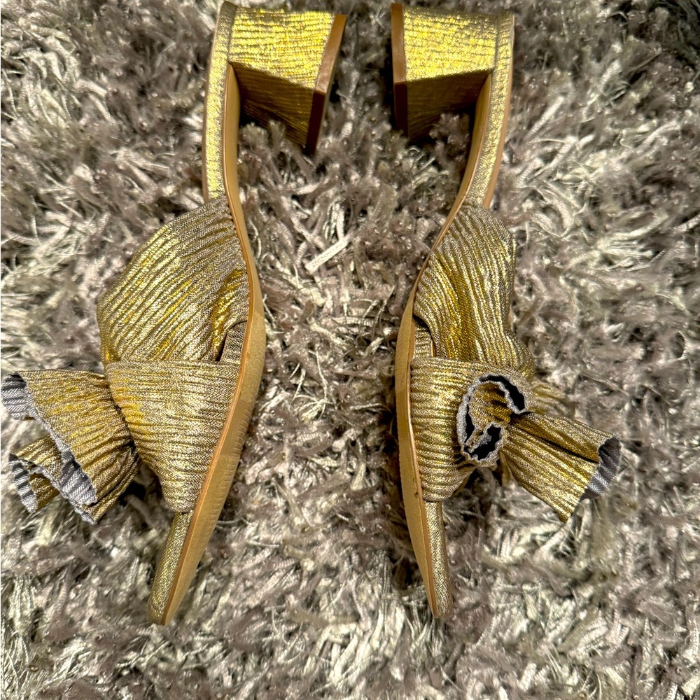 Kensie pleated bow block sandle/ 8.5